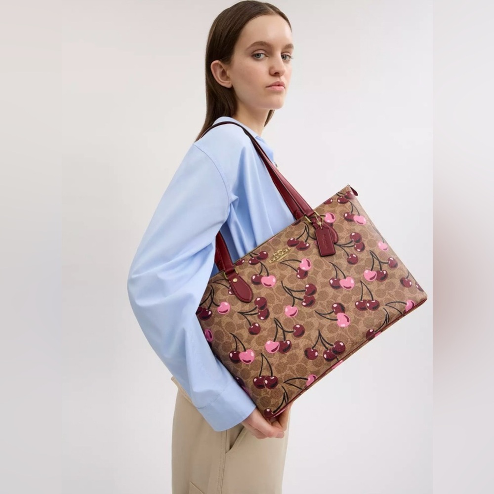 COACH Gallery Tote Bag In Signature Canvas With Cherry Print NWT